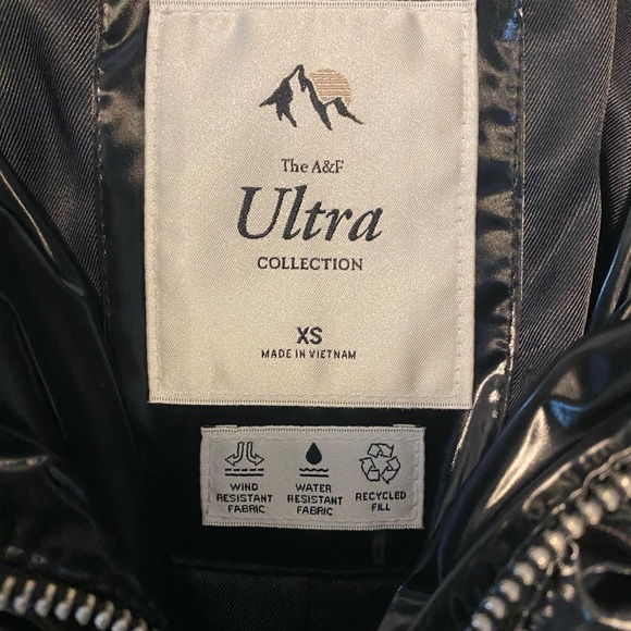 Abercrombie & Fitch Cropped Shine Puffer Jacket - Picture 2 of 3